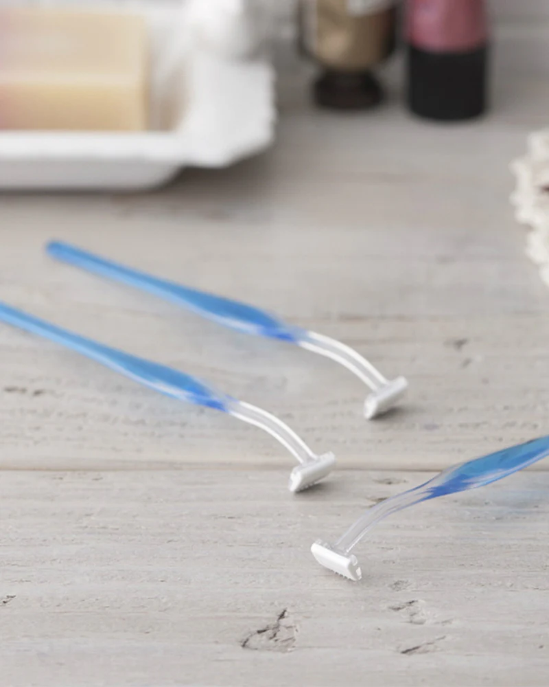 KAI Petite Eyebrow Razor T - Image 2