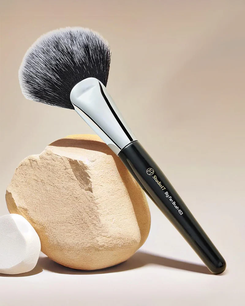 Studio 17 Big Fan Brush 453